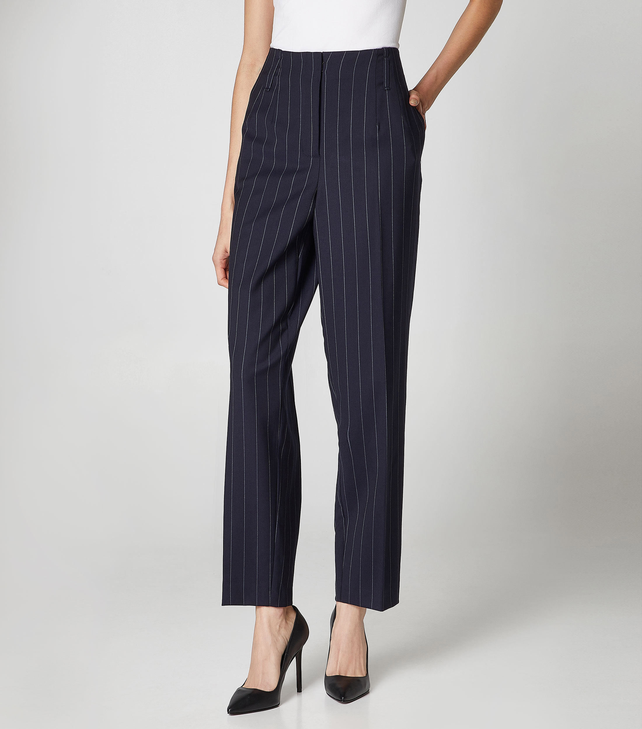 pantalon de vestir gris con rayas